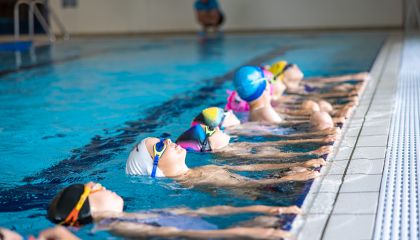 Kviečiame vaikus į grupines plaukimo pamokas (renkama nauja nemokančių plaukti vaikų grupė) 
